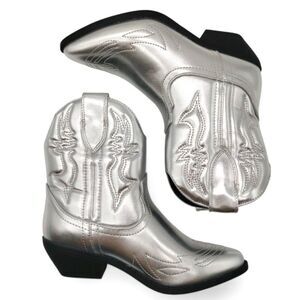 Soda Rigging S  Size 7 Silver Metallic Embroidered Western Stitch Ankle Boots